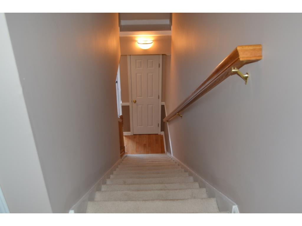547 Hickory Road, Unit 547 Bristol, TN 37620 - Photo 14 of 15 Upstairs Carpet