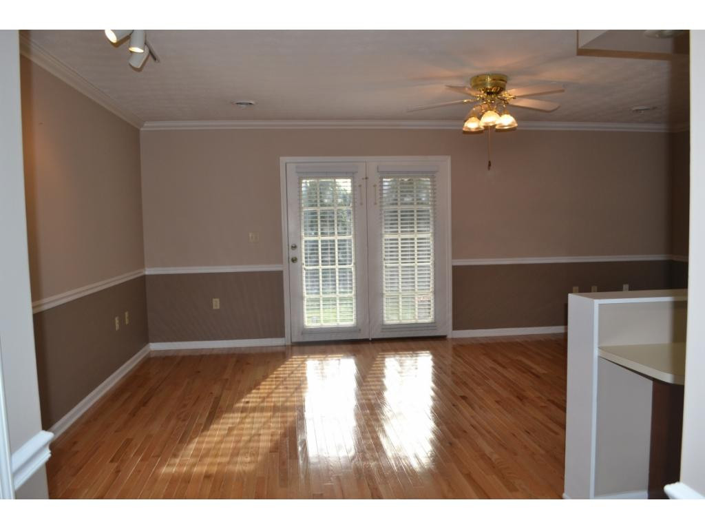 547 Hickory Road, Unit 547 Bristol, TN 37620 - Photo 4 of 15 Atrium Doors and Open Space