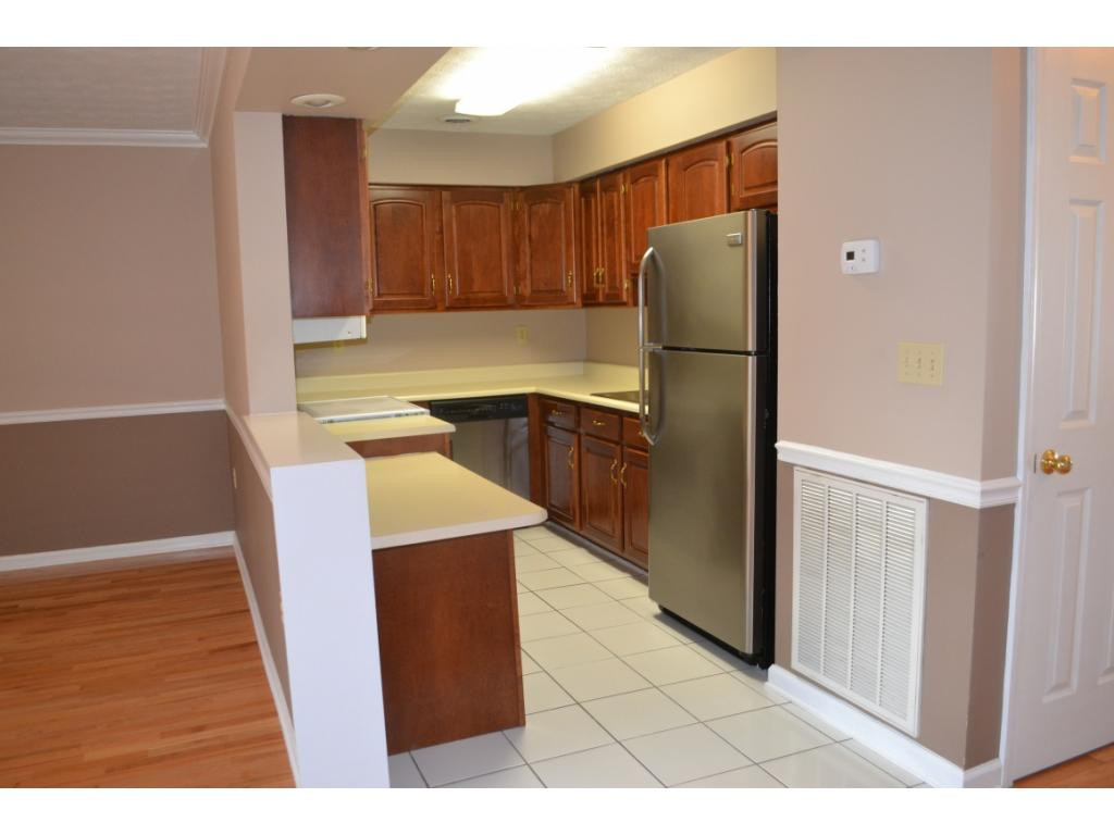 547 Hickory Road, Unit 547 Bristol, TN 37620 - Photo 5 of 15 Dishwasher Refrigerator 2014