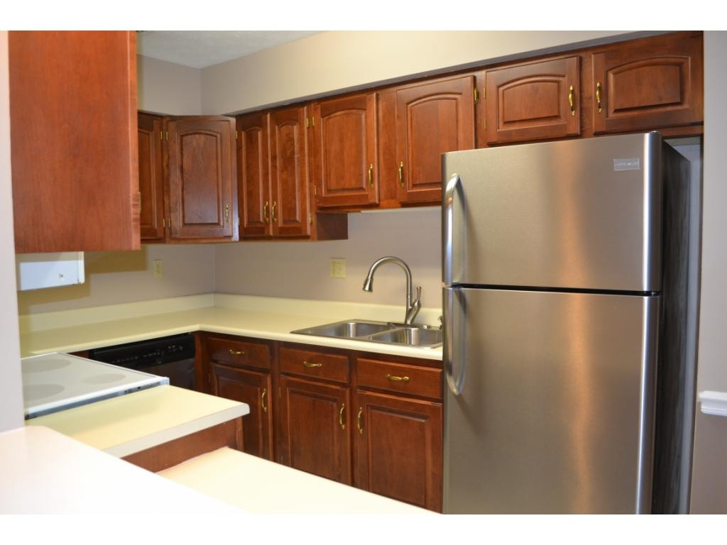 547 Hickory Road, Unit 547 Bristol, TN 37620 - Photo 6 of 15 Kitchen