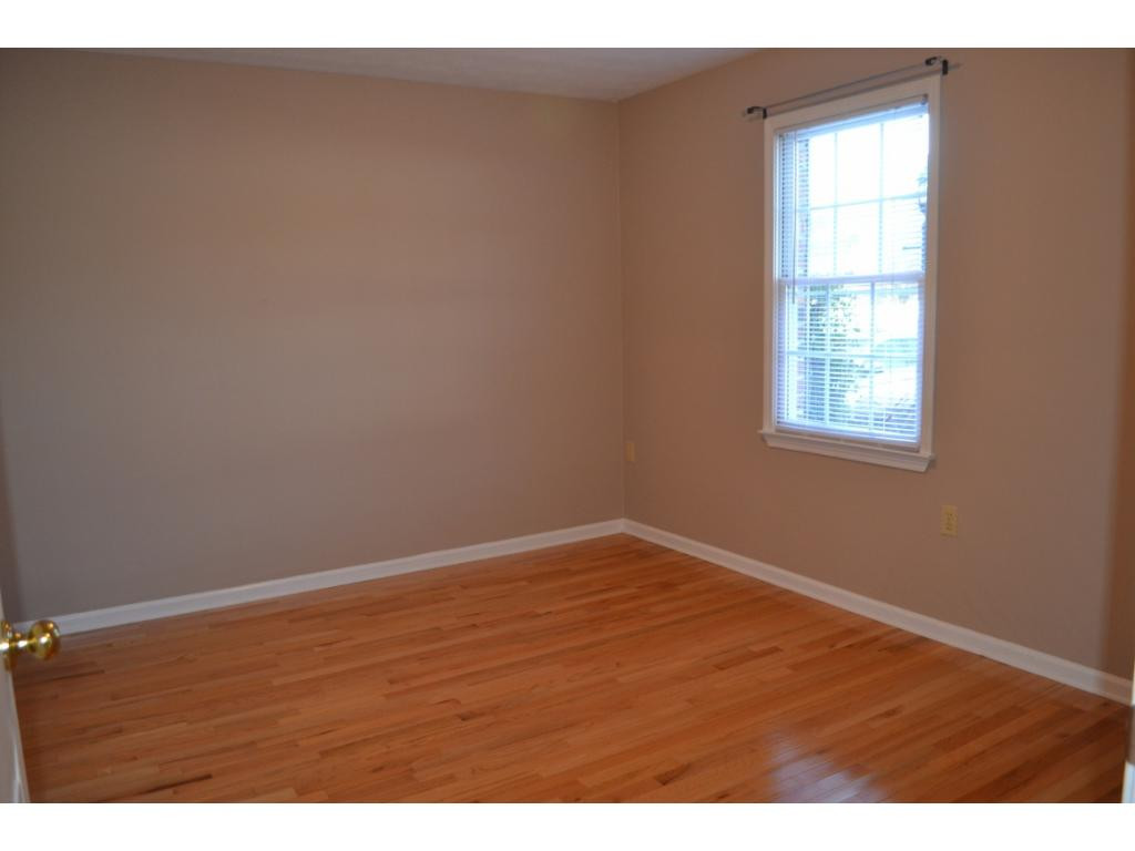 547 Hickory Road, Unit 547 Bristol, TN 37620 - Photo 9 of 15 Master with Master Closet