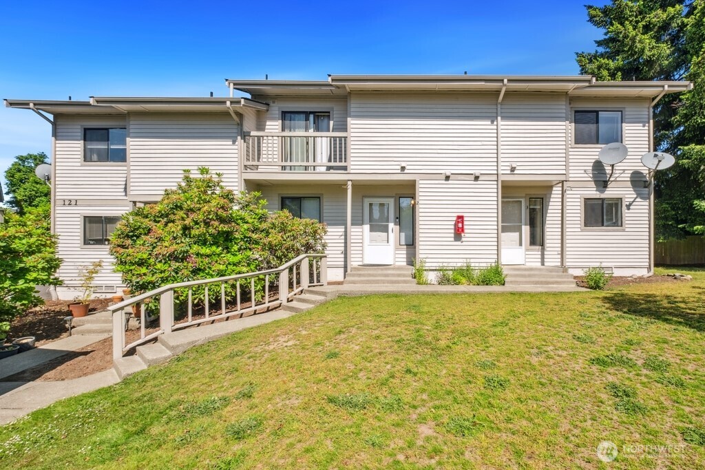 121 Union Avenue Northeast Renton, WA 98059 - Photo 1 of 28 Gallery Image 1