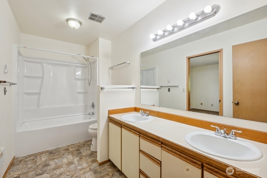 121 Union Avenue Northeast Renton, WA 98059 - Photo 18 of 28 Gallery Image 18