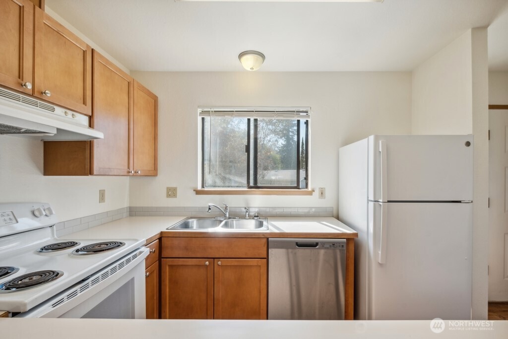 121 Union Avenue Northeast Renton, WA 98059 - Photo 2 of 28 Gallery Image 2