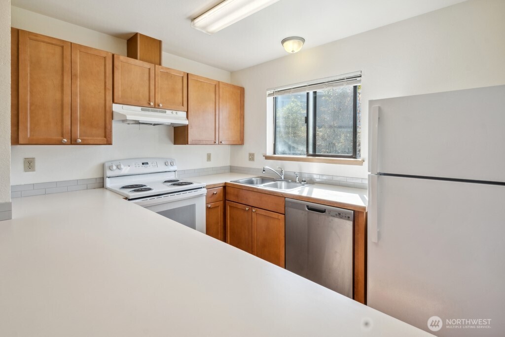 121 Union Avenue Northeast Renton, WA 98059 - Photo 4 of 28 Gallery Image 4