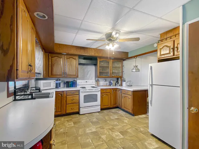 a bathroom with a sink and toilet
