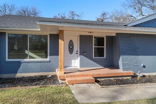 $2,500 | 2205 Elmwood Boulevard, Dallas, TX 75224