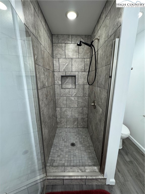 175 Ridgeview Road, Unit 2 Sugar Mountain, NC 28604 - Photo 14 of 20 a bathroom with a shower