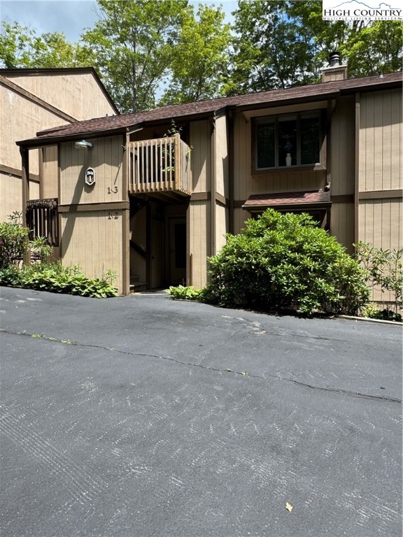 175 Ridgeview Road, Unit 2 Sugar Mountain, NC 28604 - Photo 19 of 20 a front view of a house with a yard