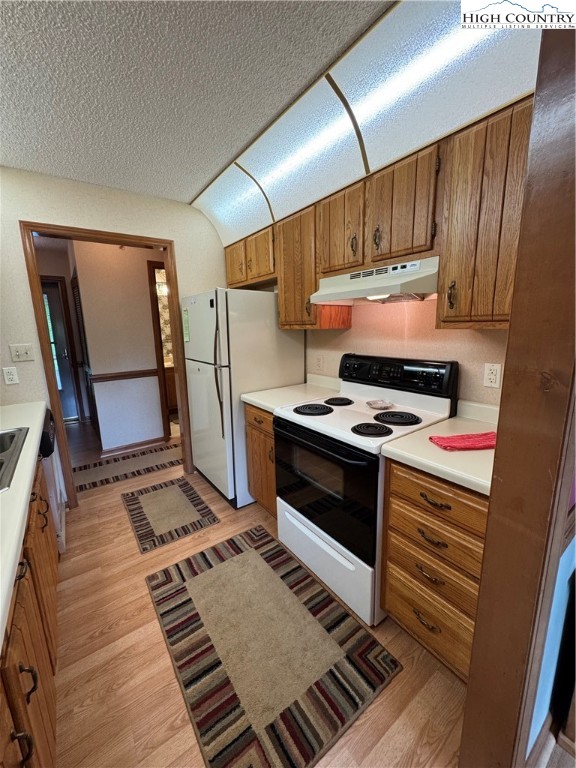 175 Ridgeview Road, Unit 2 Sugar Mountain, NC 28604 - Photo 7 of 20 a kitchen with a stove and a refrigerator