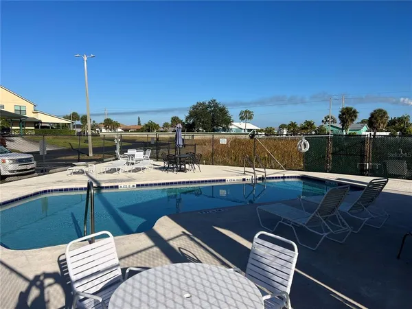 $334,900 | 614 Yardarm Drive, Unit 7, Apollo Beach, FL 33572