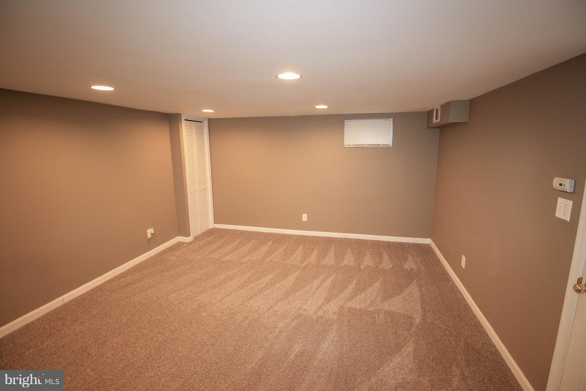 5612 Braxfield Road Baltimore, MD 21227 - Photo 22 of 30 Living Room