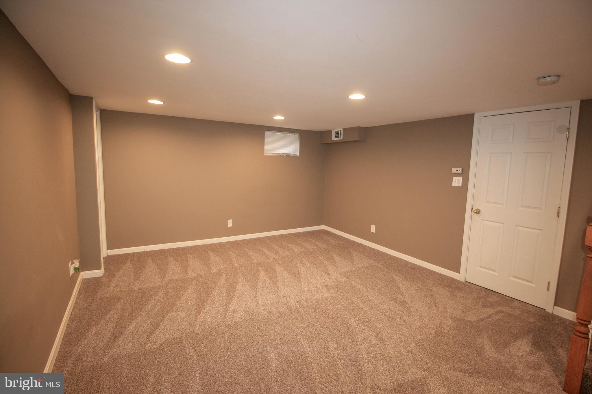 5612 Braxfield Road Baltimore, MD 21227 - Photo 23 of 30 Living Room