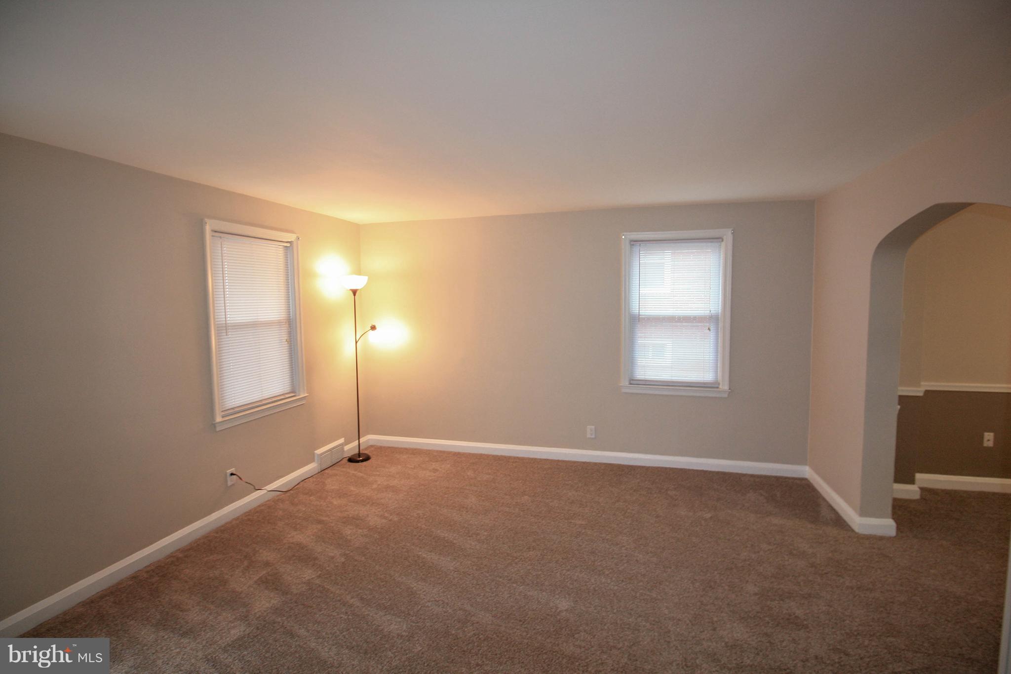 5612 Braxfield Road Baltimore, MD 21227 - Photo 4 of 30 Living Room