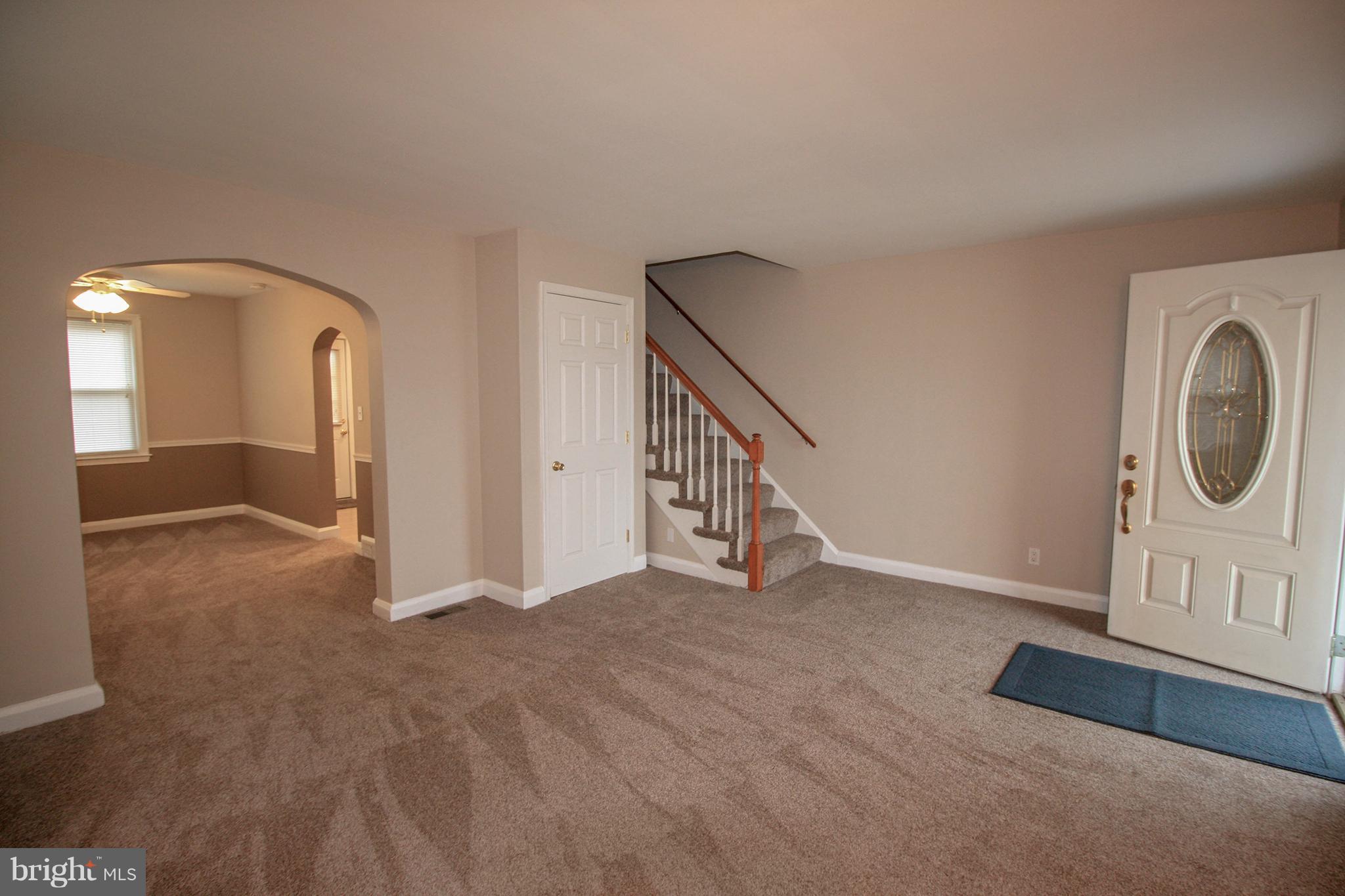 5612 Braxfield Road Baltimore, MD 21227 - Photo 5 of 30 Living Room