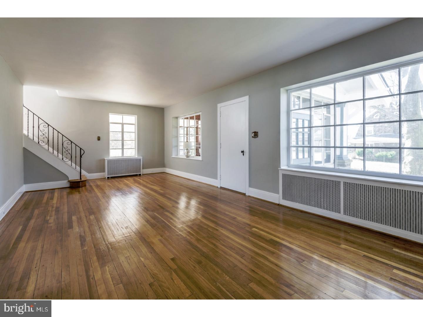 507 Waring Road Elkins Park, PA 19027 - Photo 2 of 25 Living Room