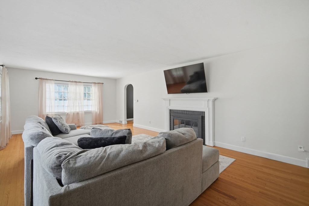 85 Granville Road Westfield, MA 01085 - Photo 6 of 41