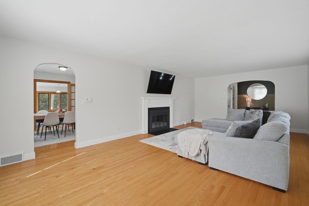 85 Granville Road Westfield, MA 01085 - Photo 7 of 41