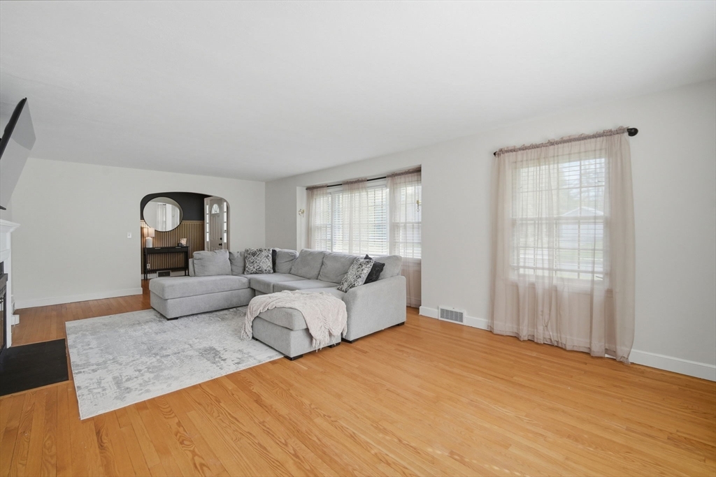 85 Granville Road Westfield, MA 01085 - Photo 8 of 41