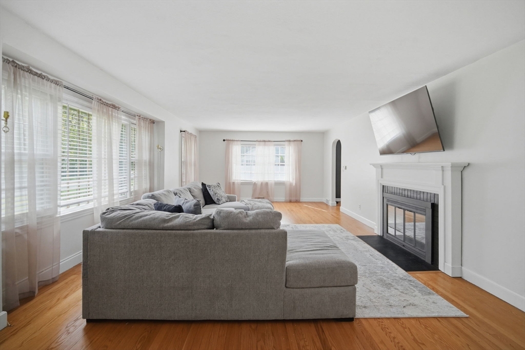 85 Granville Road Westfield, MA 01085 - Photo 9 of 41