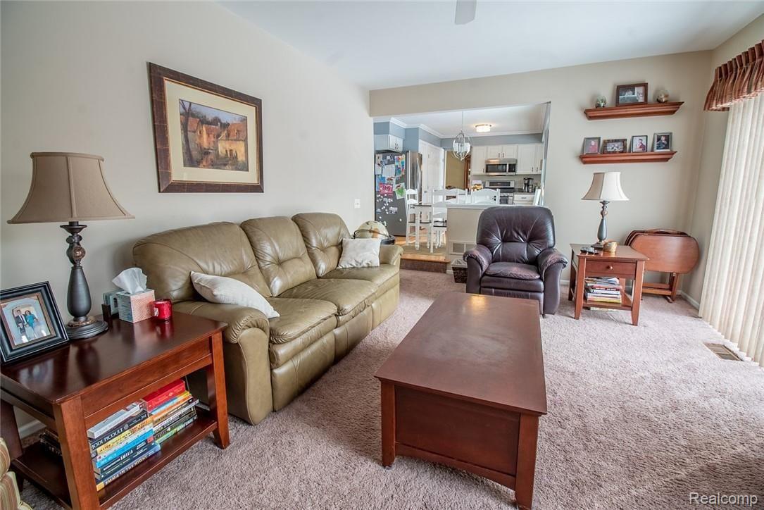 594 Whitney Drive Rochester, MI 48307 - Photo 4 of 27 DSC08294-HDR.jpg