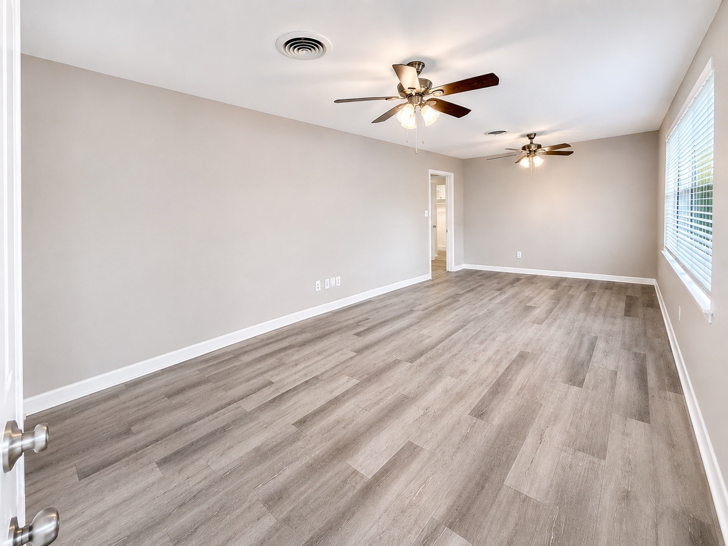 819 West Kyle Road Clute, TX 77531 - Photo 6 of 25