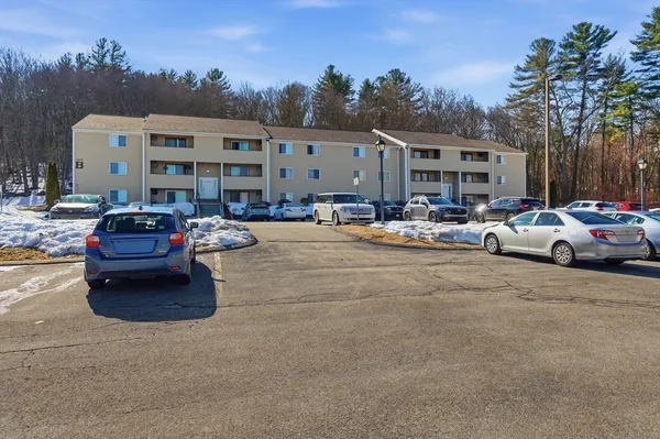 $250,000 | 117 Quaker Highway, Unit 29, Uxbridge, MA 01569