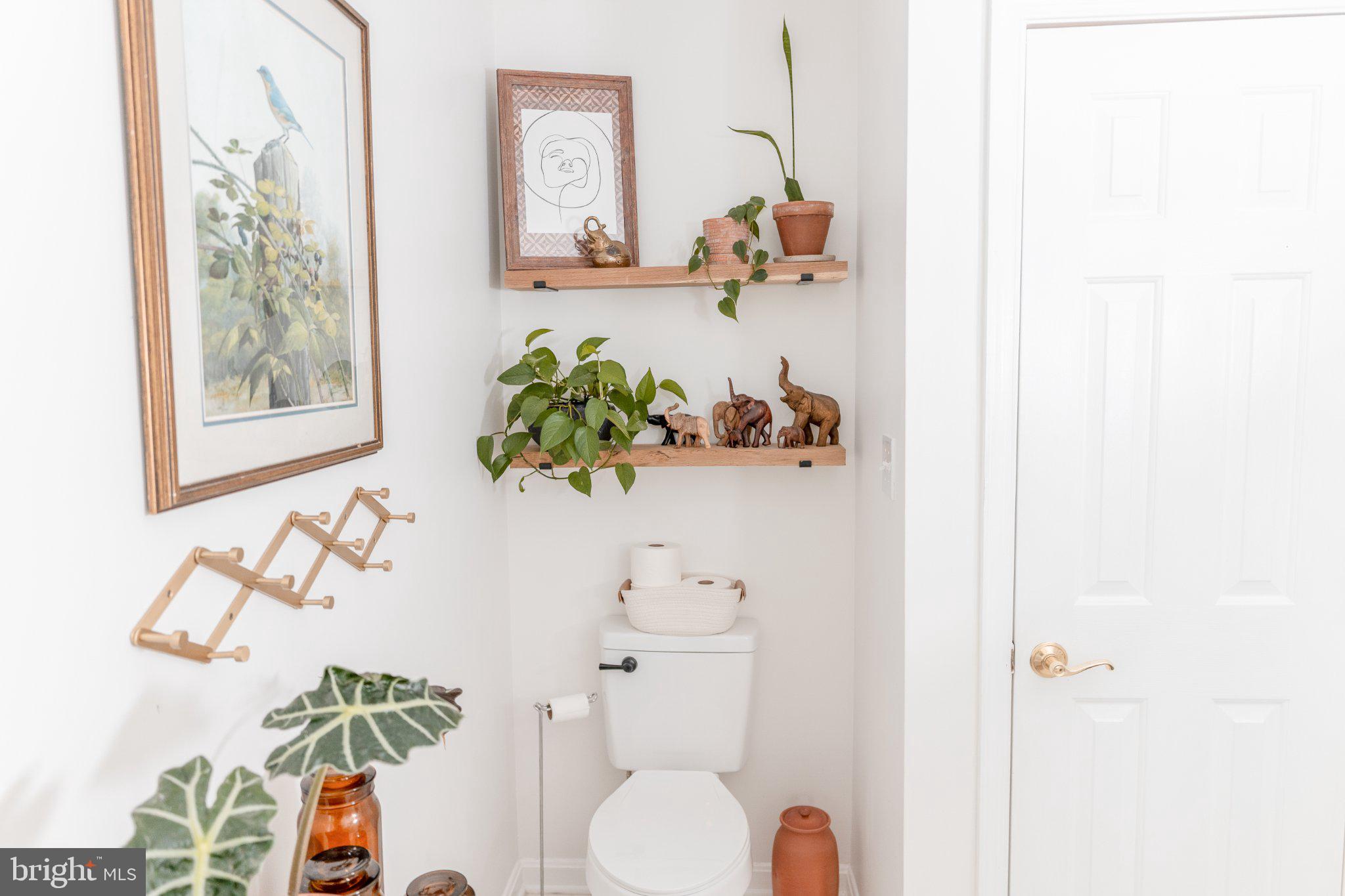 73 Village Grove Road Fredericksburg, VA 22406 - Photo 23 of 34 Charming nook with greenery and art.