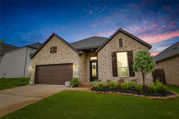 $459,000 | 1329 Knollbridge Point Lane, Pinehurst, TX 77362