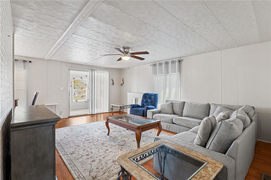 918 Cashew Circle Sebastian, FL 32976 - Photo 5 of 22 a living room with furniture