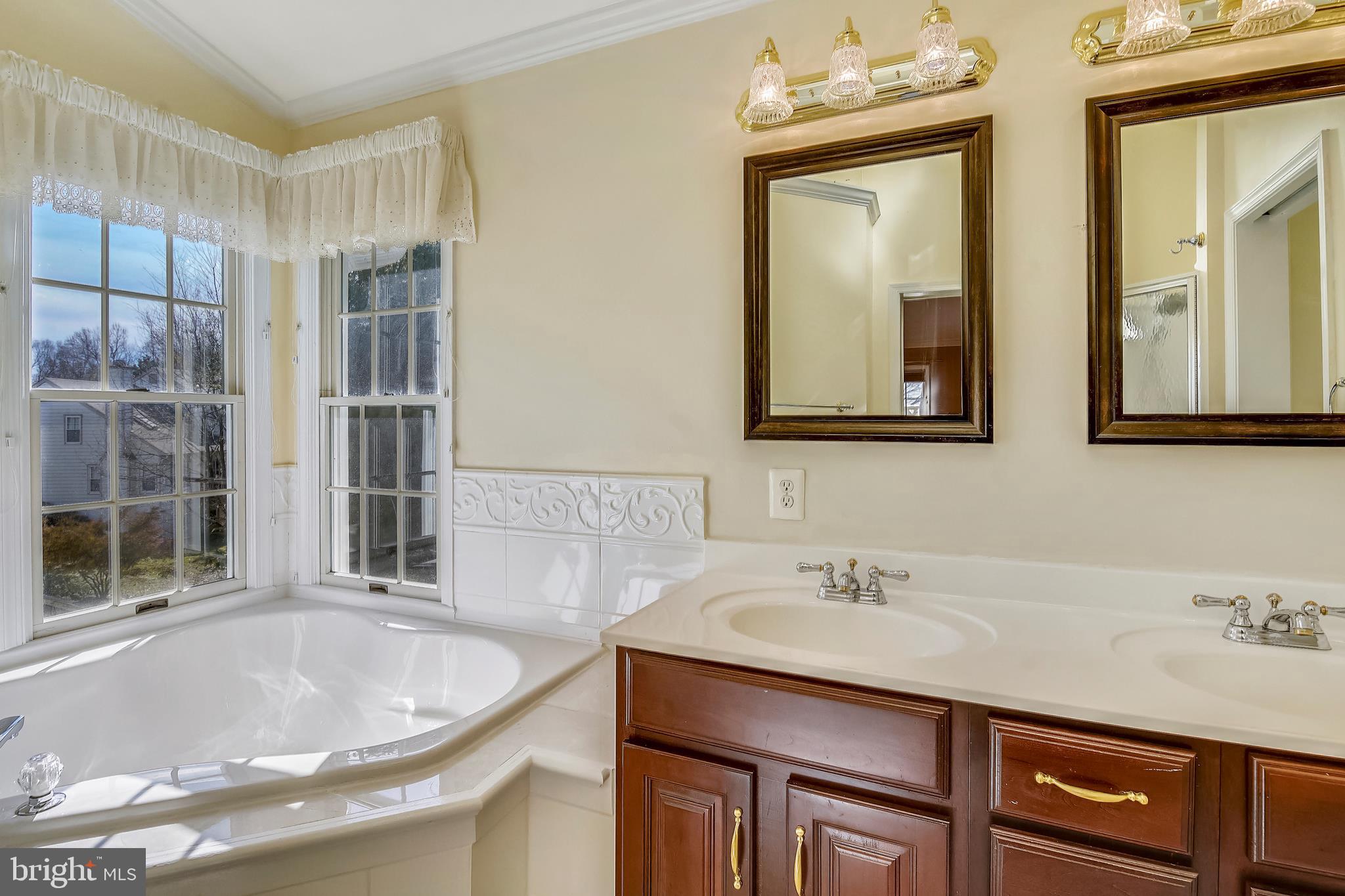 18824 Falling Star Road Germantown, MD 20874 - Photo 32 of 78 Master Bath with soaking tub