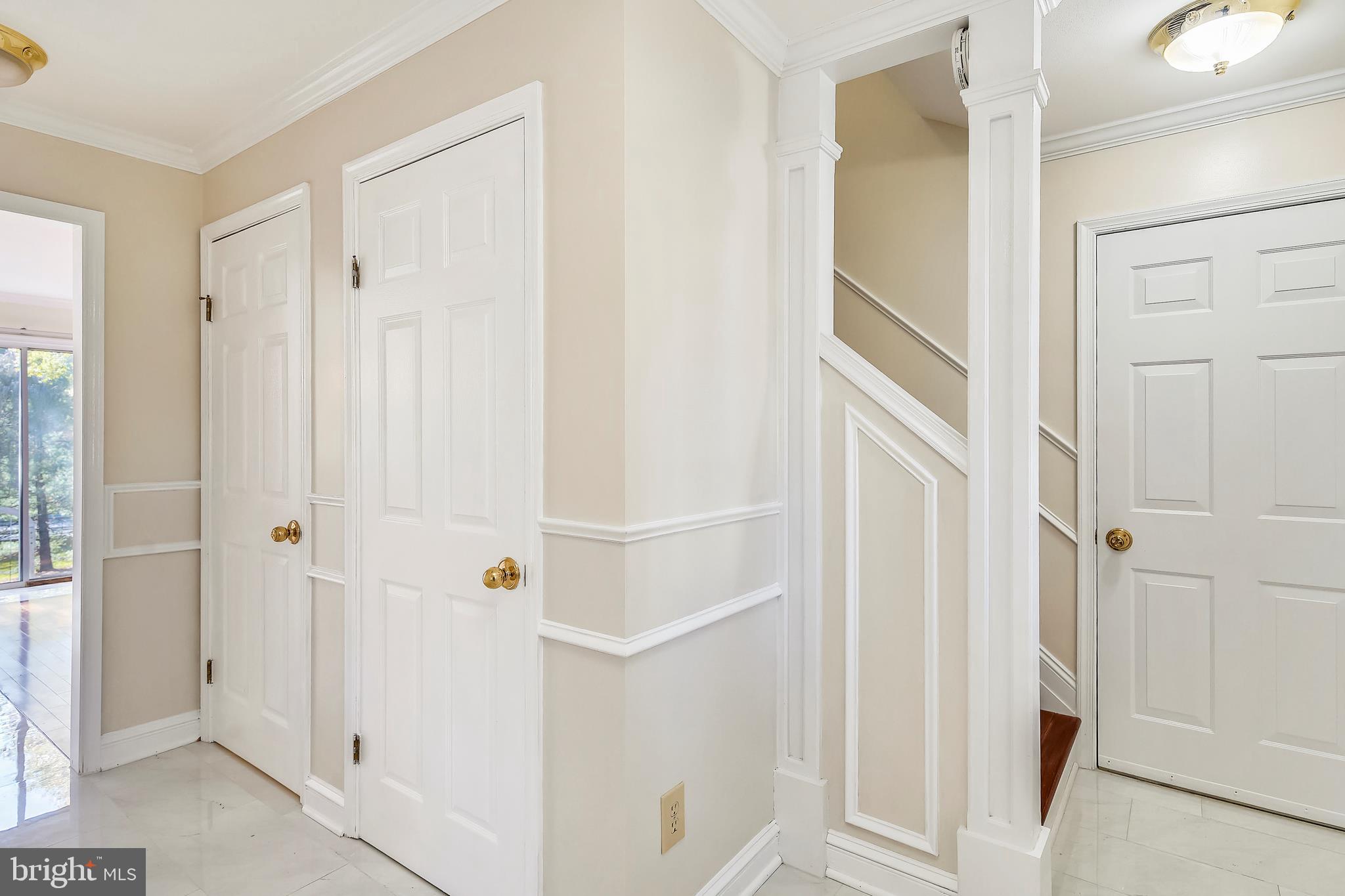 18824 Falling Star Road Germantown, MD 20874 - Photo 5 of 78 Front foyer with gleaming porcelain flooring