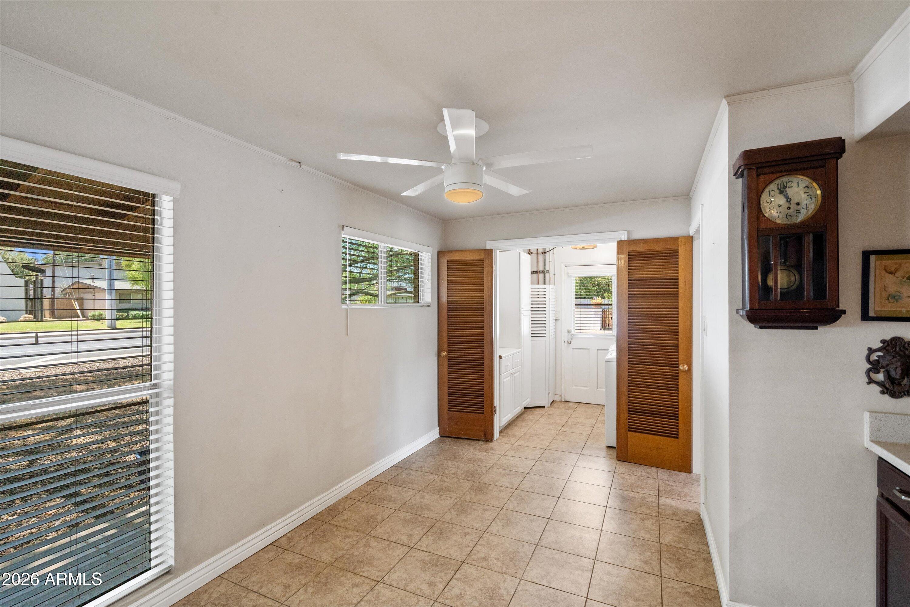 5525 North 12th Street Phoenix, AZ 85014 - Photo 10 of 59 25-Breakfast Area
