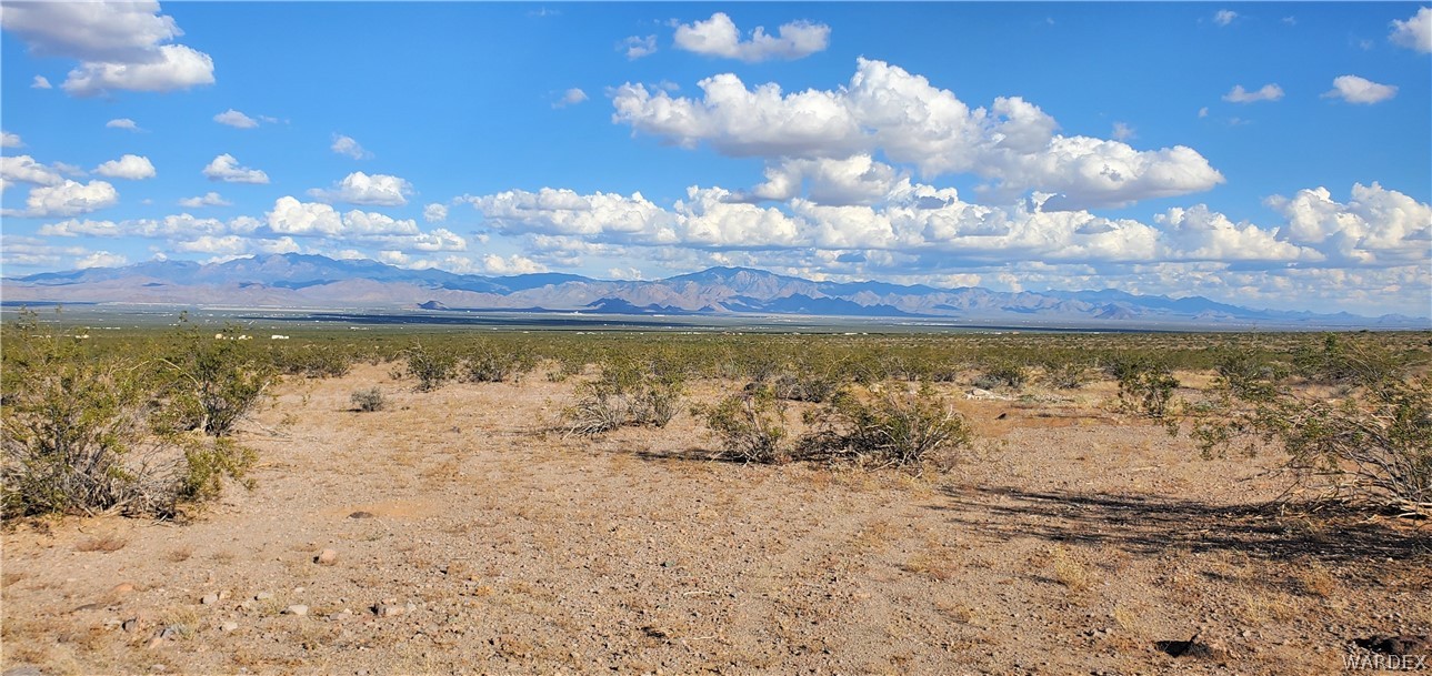 4852 Naco Road Golden Valley, AZ 86413 - Photo 3 of 22 Gallery Image 3