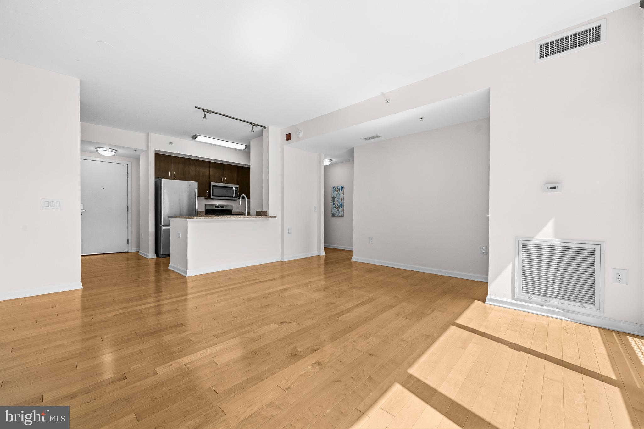 440 L Street Northwest, Unit 502 Washington, DC 20001 - Photo 2 of 23
