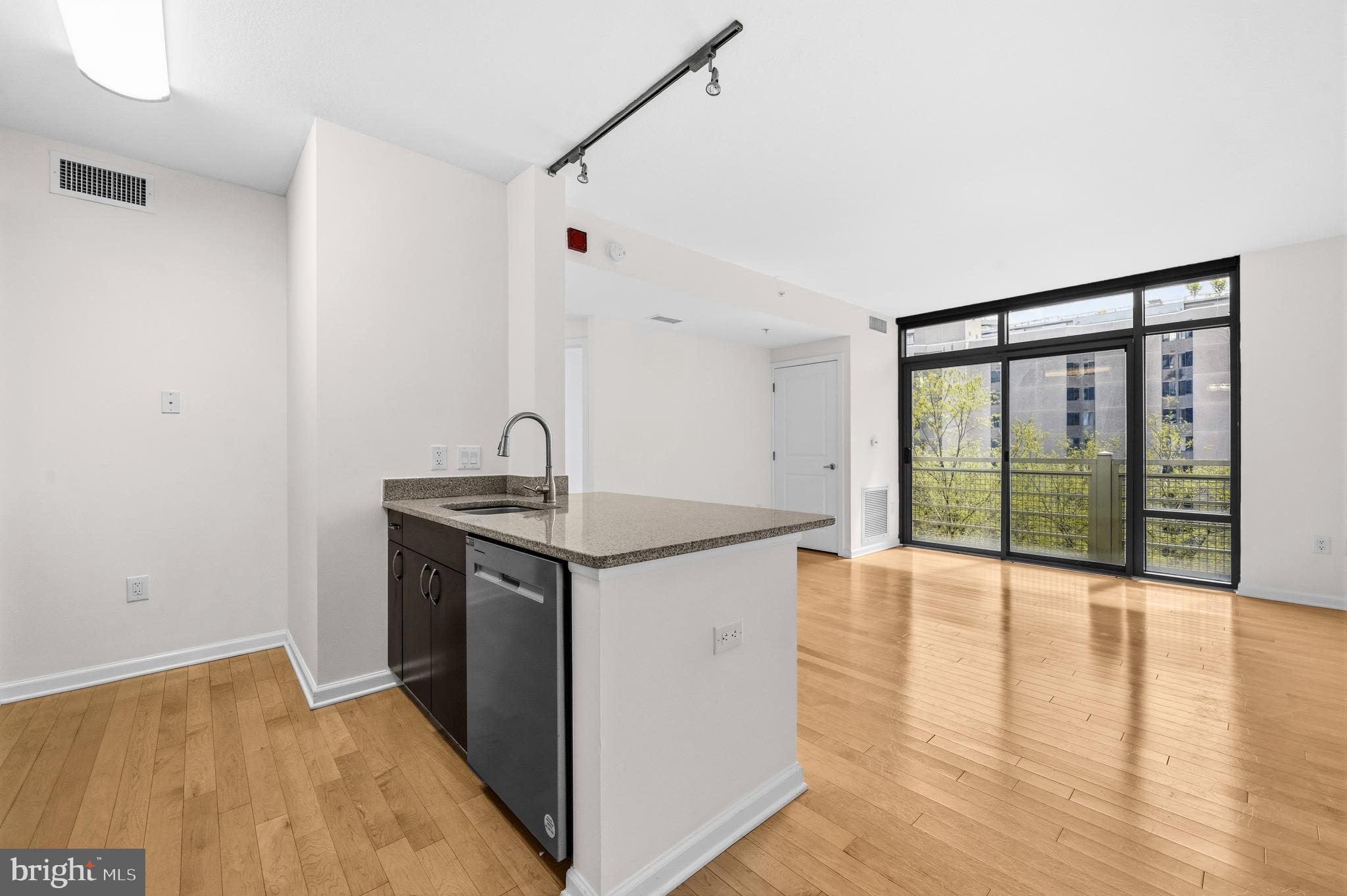 440 L Street Northwest, Unit 502 Washington, DC 20001 - Photo 5 of 23