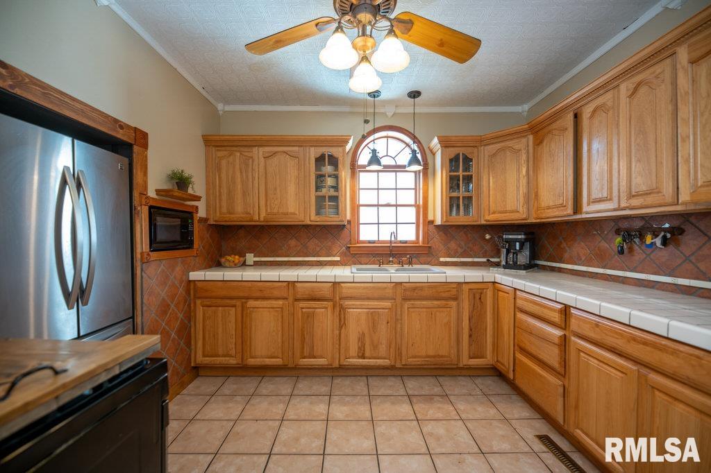 1426 North Main Street Lewistown, IL 61542 - Photo 16 of 55