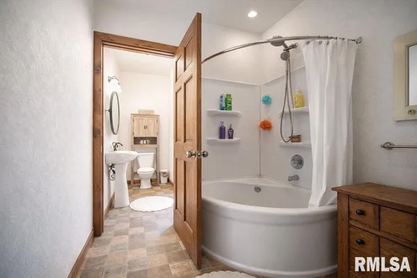 $199,900 | 1426 North Main Street, Lewistown, IL 61542