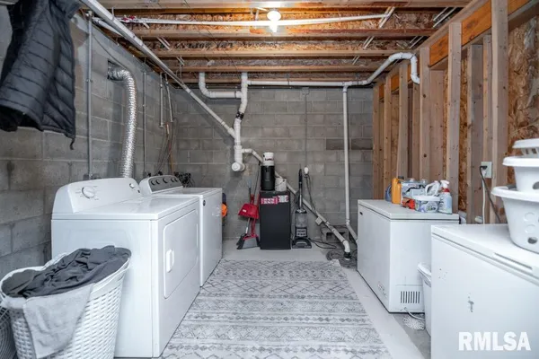 $199,900 | 1426 North Main Street, Lewistown, IL 61542