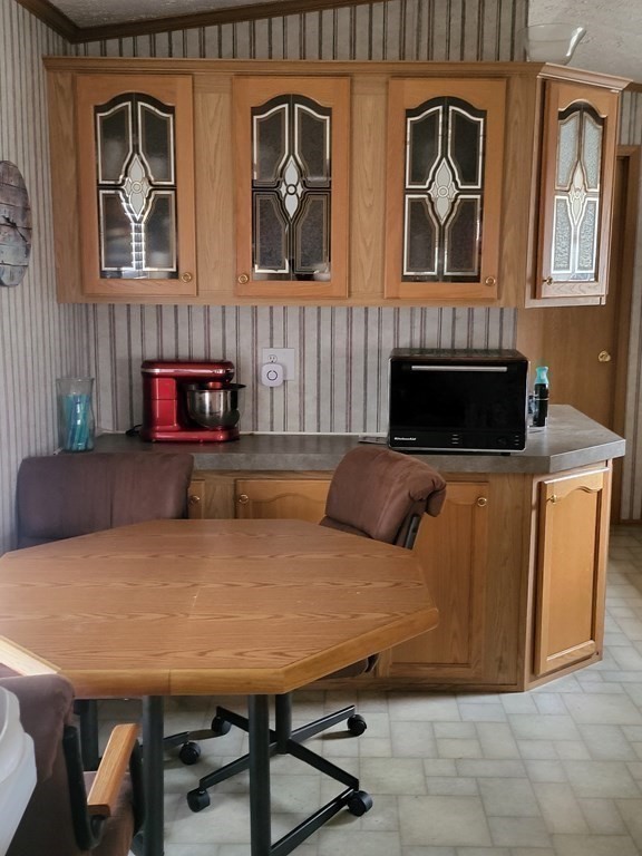 365 Main Street, Unit 2 Sturbridge, MA 01566 - Photo 13 of 24 a living room with furniture