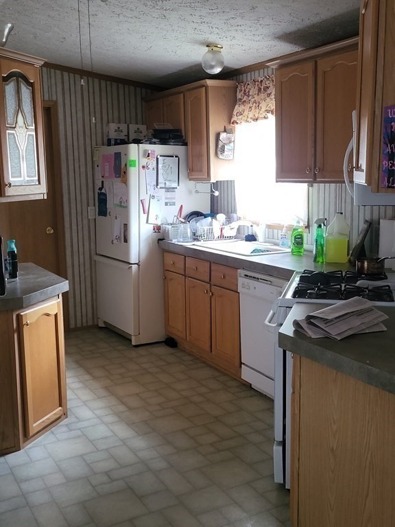 365 Main Street, Unit 2 Sturbridge, MA 01566 - Photo 14 of 24 a kitchen with a sink stove and refrigerator