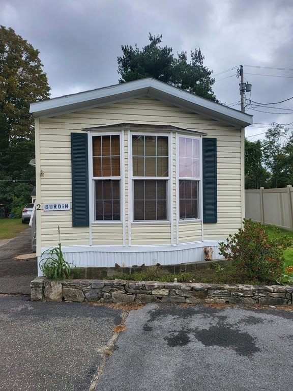 365 Main Street, Unit 2 Sturbridge, MA 01566 - Photo 8 of 24 a front view of a house