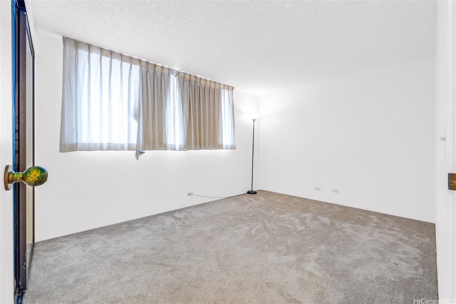 1820 Waiola Street Honolulu, HI 96826 - Photo 11 of 17 an empty room with windows