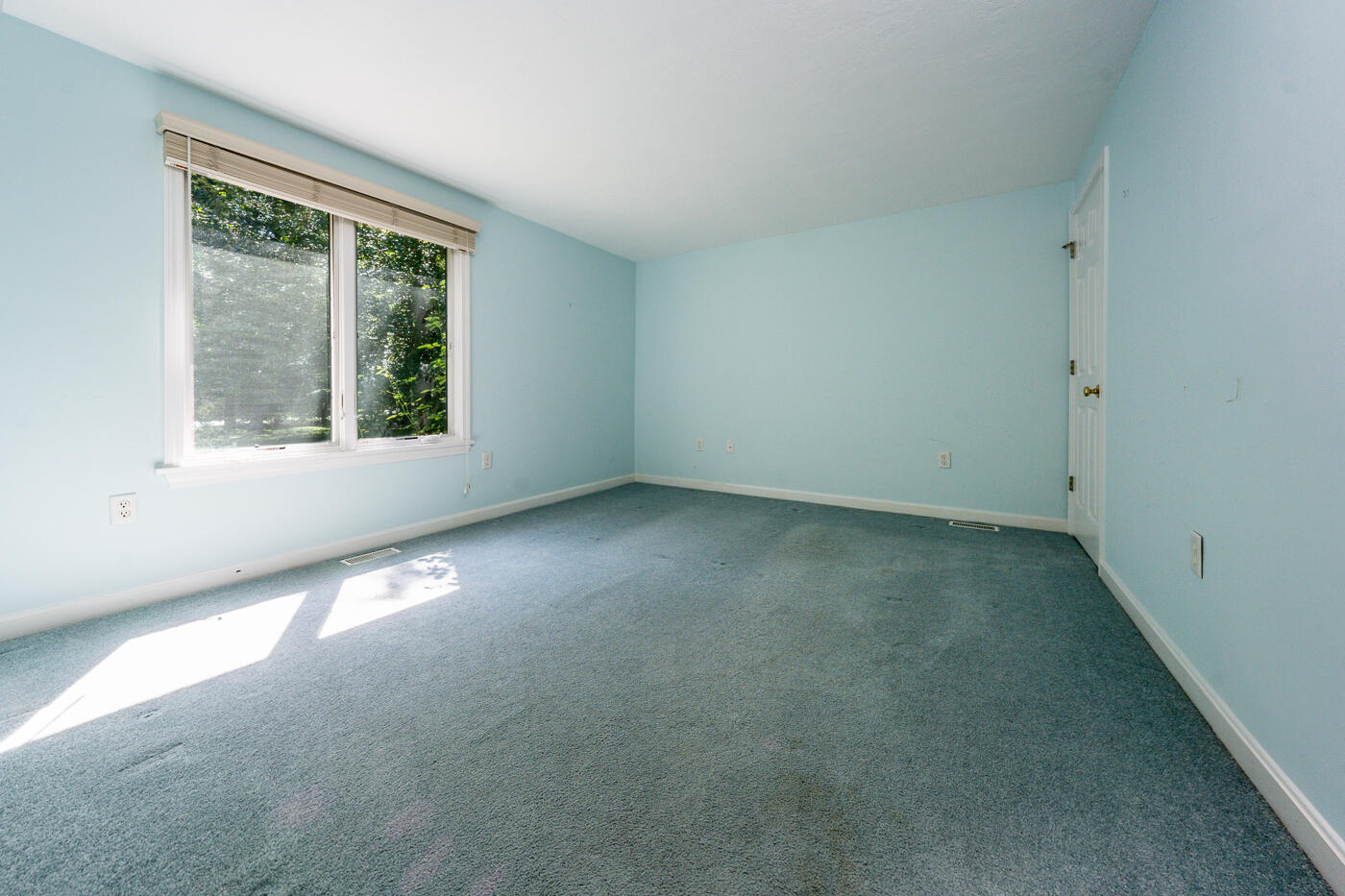 9 Executive Drive Mashpee, MA 02649 - Photo 14 of 15 an empty room with a window