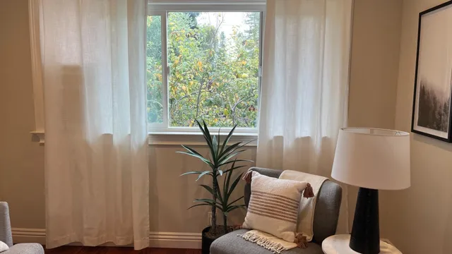 a view of a dinning table and chairs in the patio
