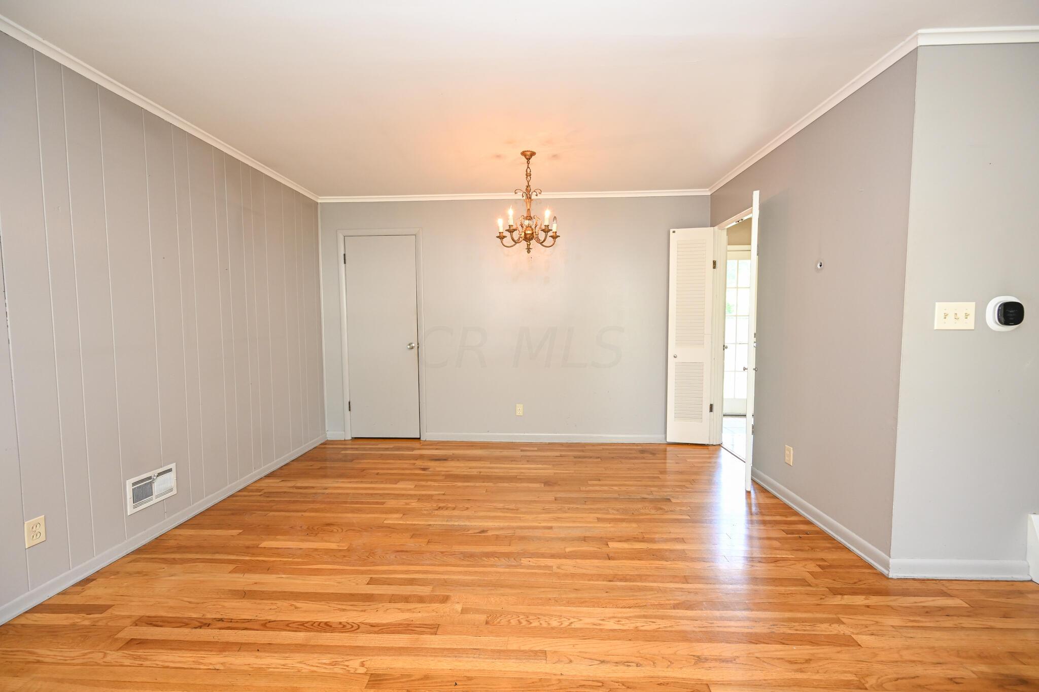 2261 Zollinger Road Columbus, OH 43221 - Photo 7 of 29 Dining Space