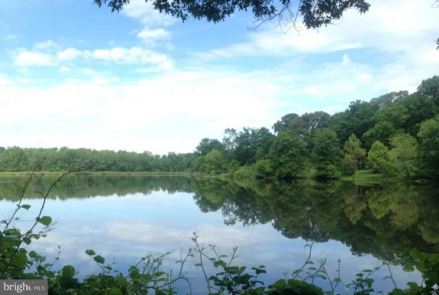 $350,000 | 8012 Lakecrest Drive, Greenbelt, MD 20770