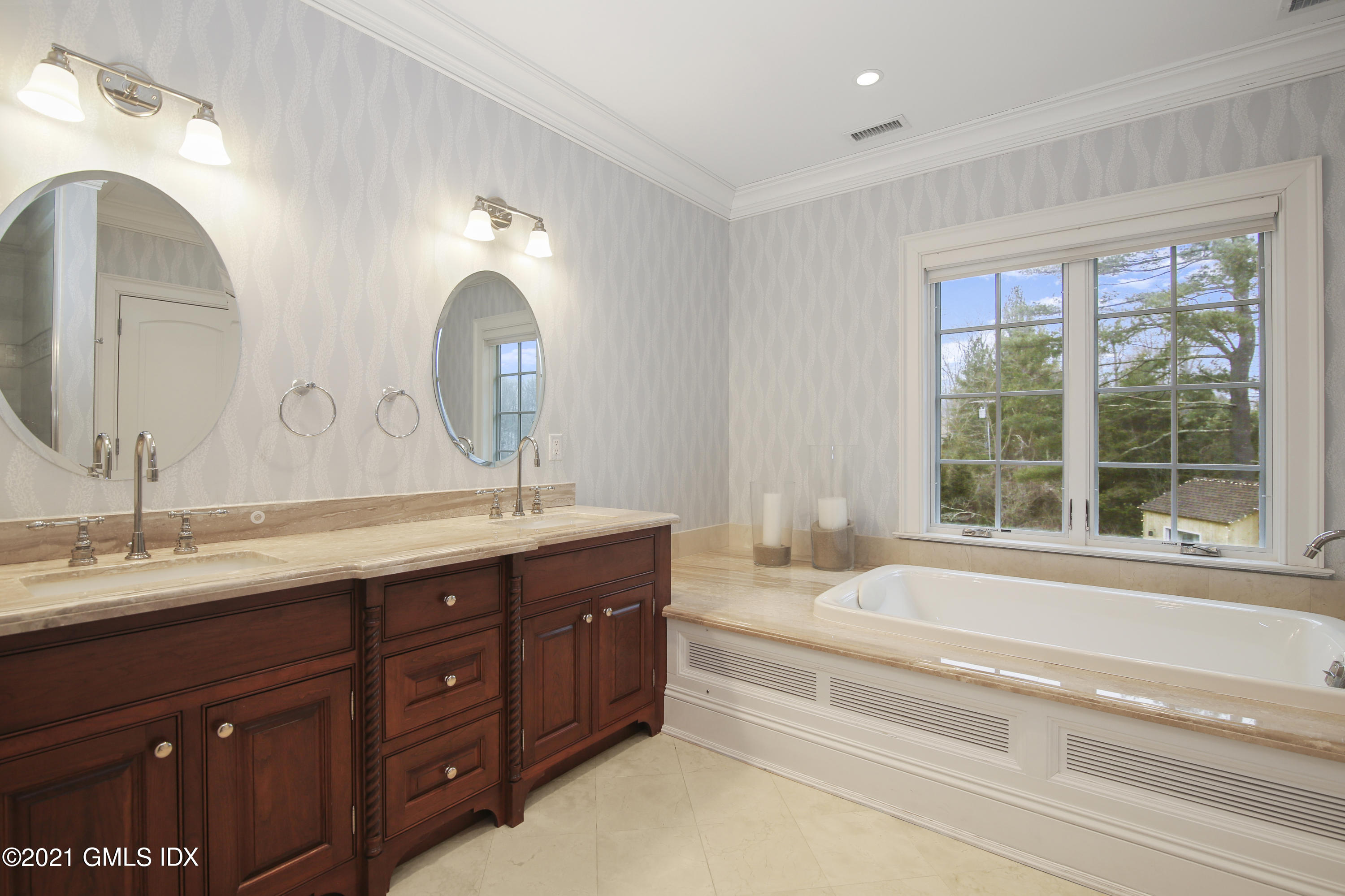 25 Beechcroft Road Greenwich, CT 06830 - Photo 11 of 22 Primary Bath