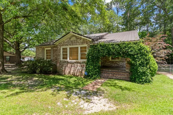 $149,900 | 700 South Lakeview Drive, Dothan, AL 36301