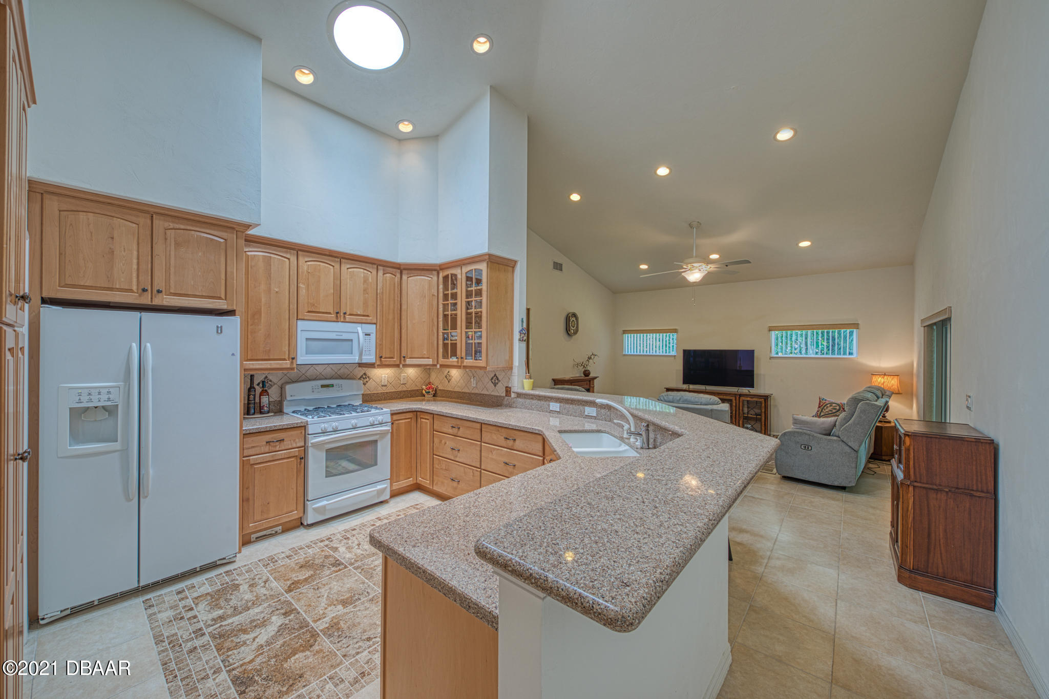 112 Lindley Road Daytona Beach, FL 32118 - Photo 4 of 35 500